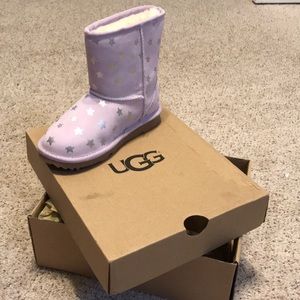 Never been worn Kids Uggs